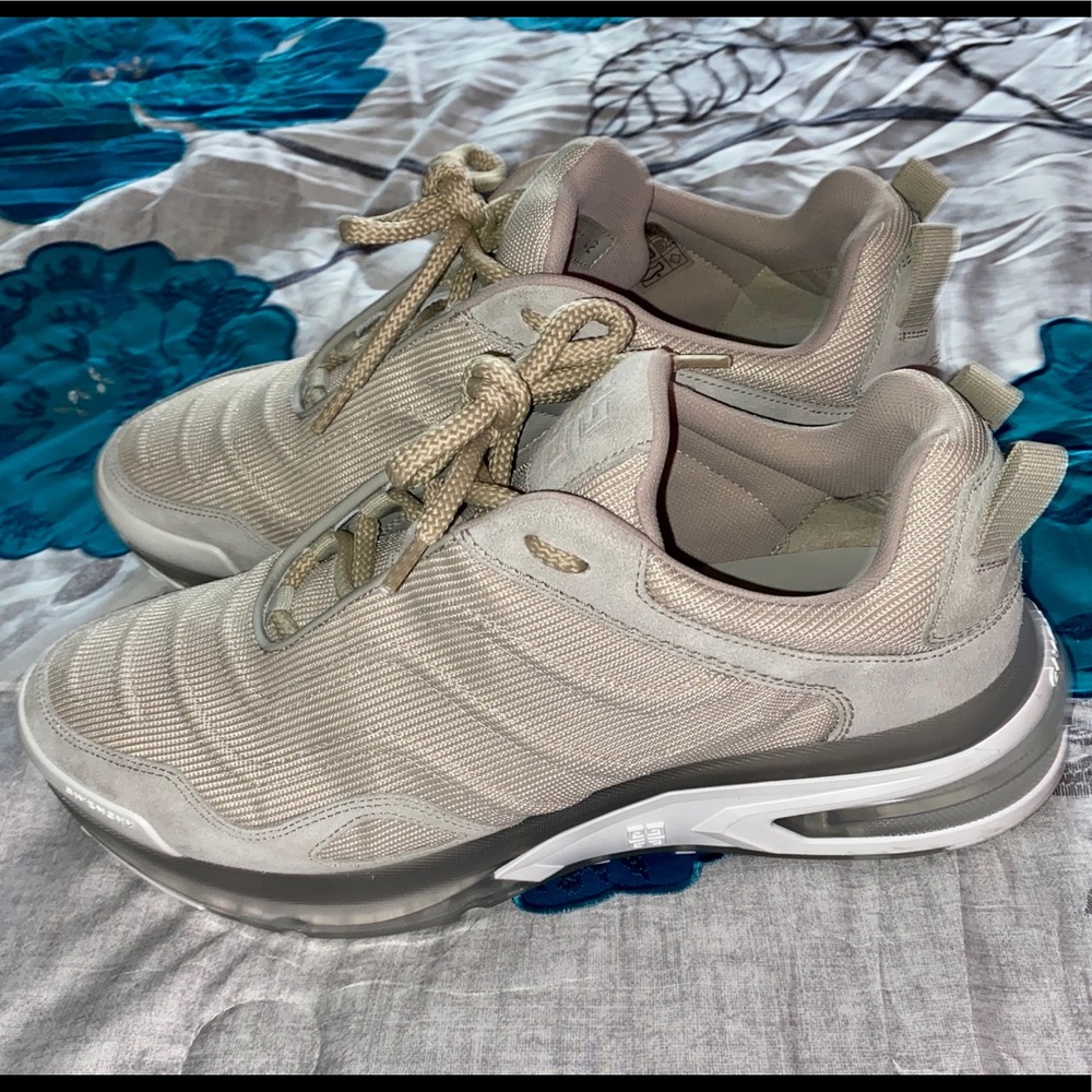Givenchy Giv 1 Lite Low Top Sneakers